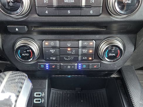 Used 2018 Ford F150 Raptor w/ Equipment Group 802A Luxury AWD/4WD image 22