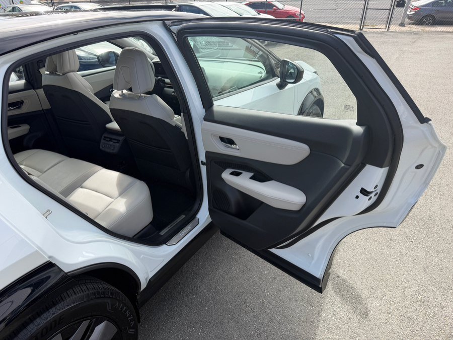 Used 2024 Nissan Ariya AWD image 41