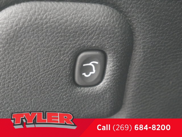 Used 2019 Jeep Grand Cherokee Overland AWD/4WD image 18