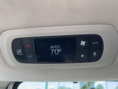 Used 2023 Chrysler Pacifica Touring-L FWD image 36