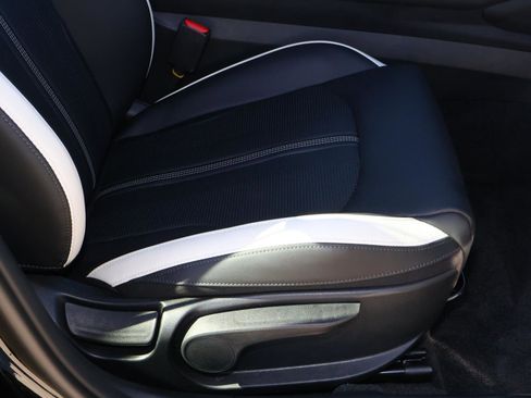 Used 2025 Kia K5 GT-Line w/ GT-Line Premium Package image 17