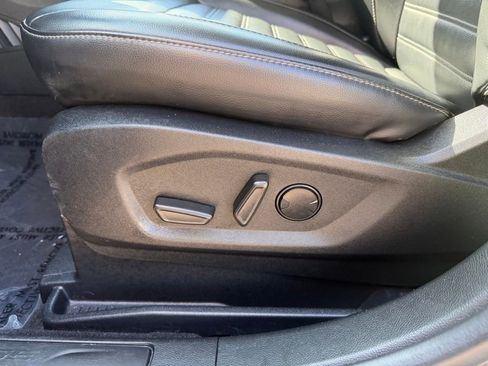 Used 2024 Ford Edge SEL image 18