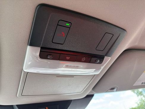 Used 2025 Nissan Pathfinder SV FWD image 26