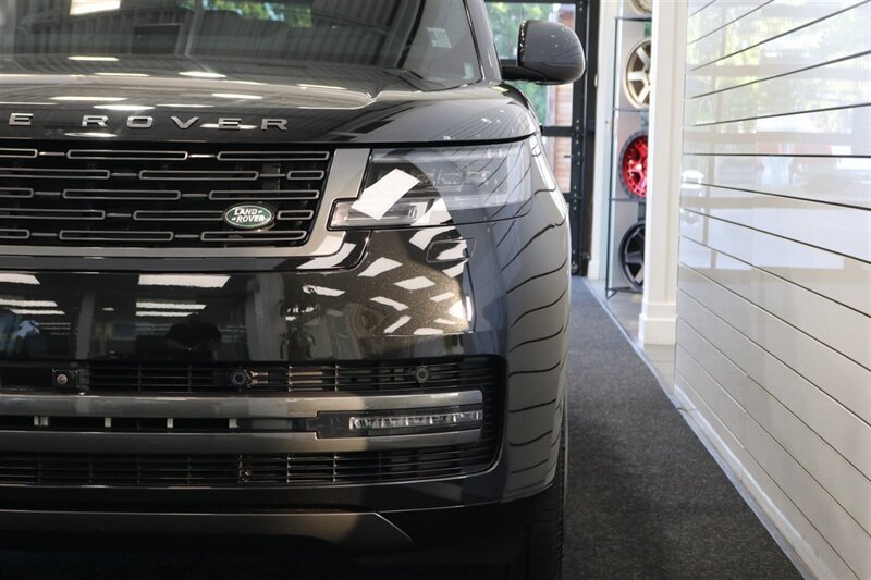 Used 2025 Land Rover Range Rover Long Wheelbase Autobiography AWD/4WD image 48