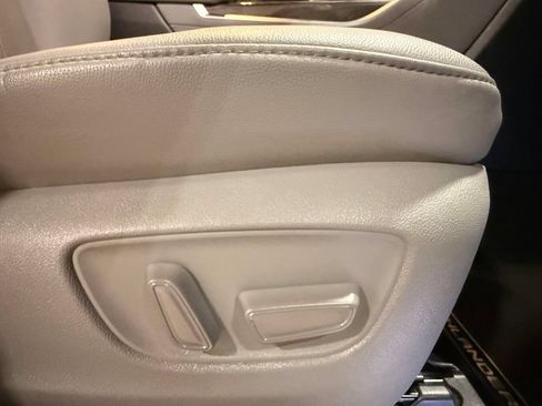 Used 2020 Toyota Highlander Platinum FWD image 36