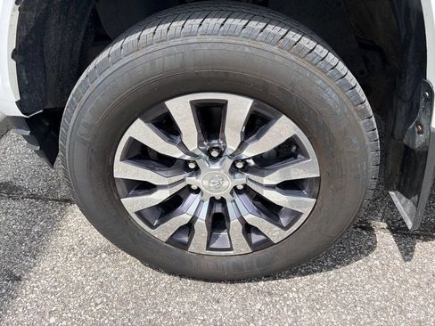 Used 2022 Toyota Tacoma Limited AWD/4WD image 46