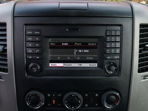 Used 2018 Mercedes-Benz Sprinter 2500 image 27