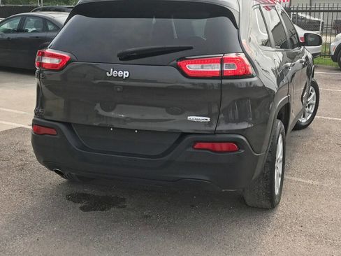 Used 2015 Jeep Cherokee Latitude FWD image 21