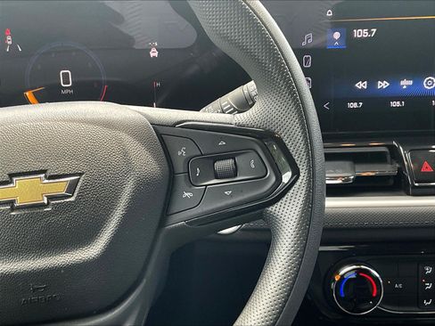 Used 2025 Chevrolet TrailBlazer LT FWD image 12