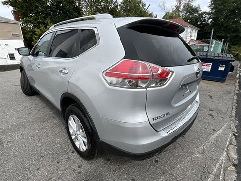 Used 2014 Nissan Rogue SV image 2