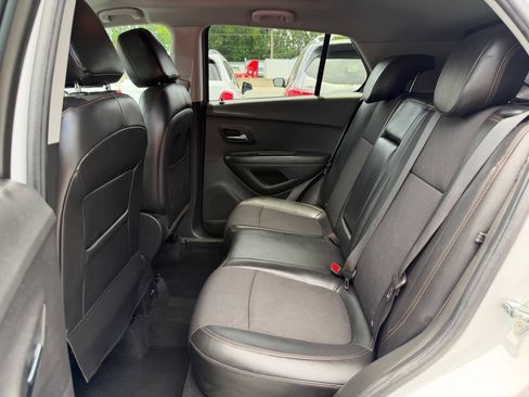 Used 2020 Chevrolet Trax LT w/ LT Convenience Package FWD image 10