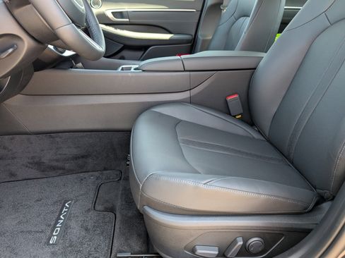 New 2025 Hyundai Sonata Limited image 14