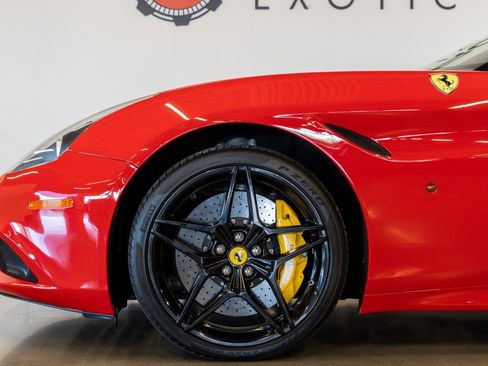 Used 2015 Ferrari California T image 19