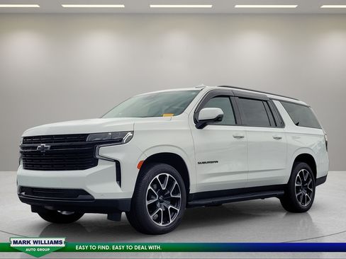 Used 2024 Chevrolet Suburban RST w/ Luxury Package AWD/4WD image 8