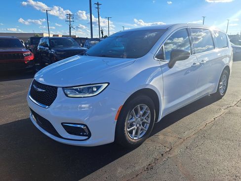 New 2026 Chrysler Pacifica Select FWD image 8