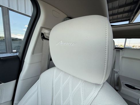 Used 2023 Buick Envision Avenir AWD/4WD image 28