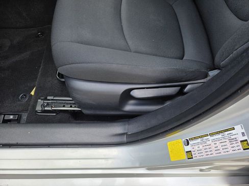 Used 2022 Toyota Corolla LE FWD image 17