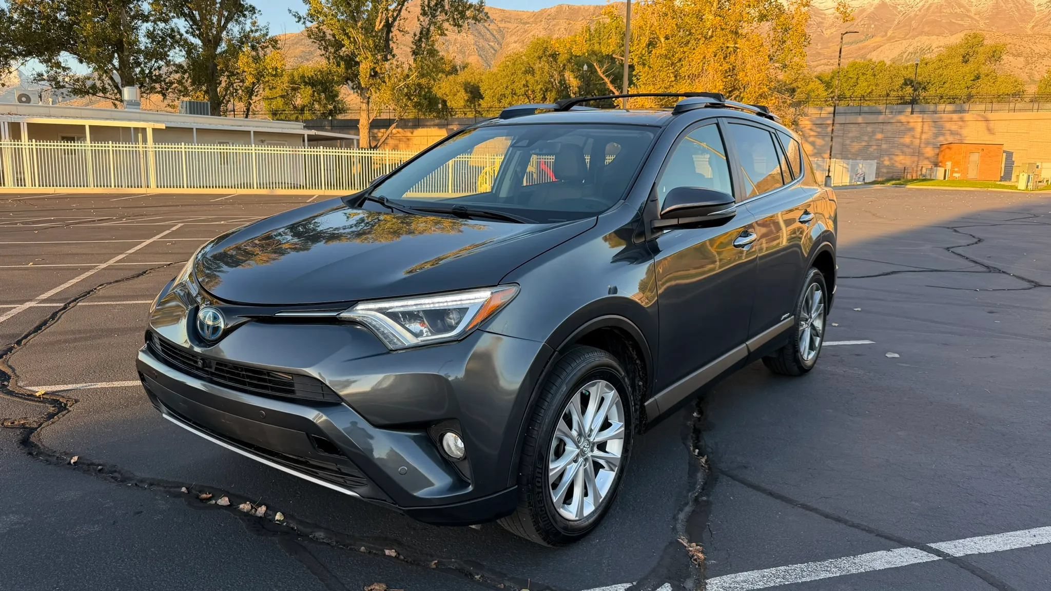 Used 2017 Toyota RAV4 Limited w/ Advanced Technology Package AWD/4WD image 3