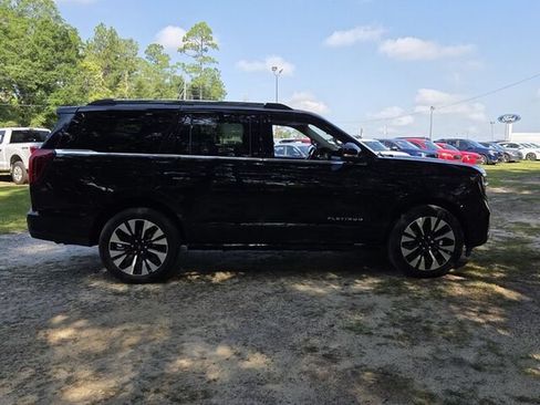 Used 2025 Ford Expedition Platinum w/ Driver's Package AWD/4WD image 15