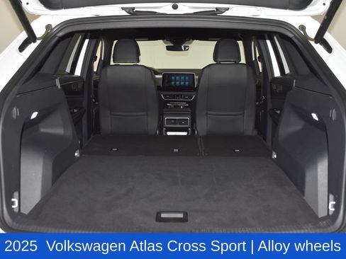 Used 2025 Volkswagen Atlas Cross Sport SE AWD/4WD image 32