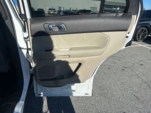 Used 2015 Ford Explorer FWD image 16