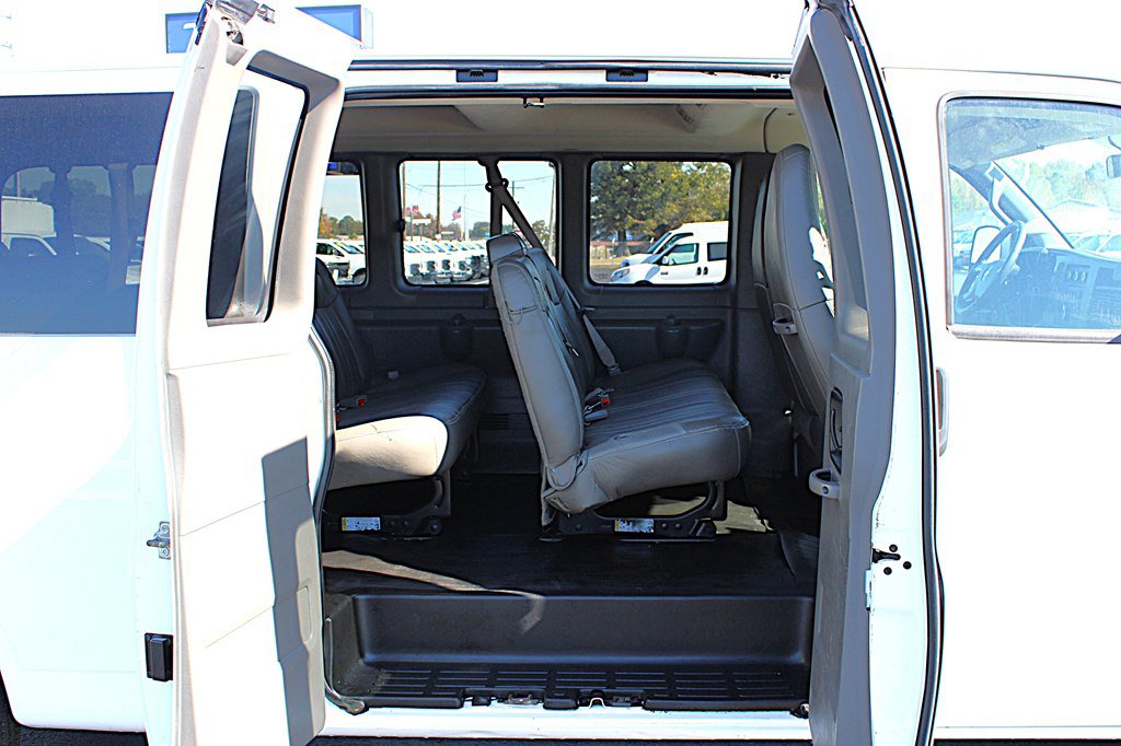 Used 2020 Chevrolet Express 3500 LS RWD image 8