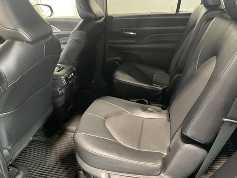 Used 2024 Toyota Grand Highlander XLE AWD/4WD image 18