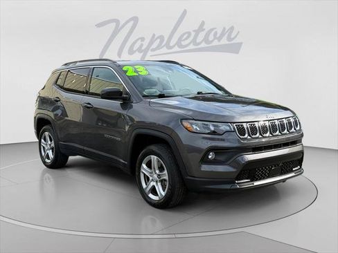 Certified 2023 Jeep Compass Latitude w/ Sun and Sound Group AWD/4WD image 8