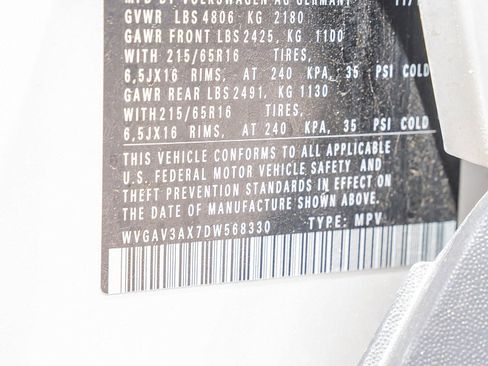 Used 2013 Volkswagen Tiguan S image 32