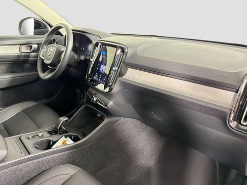 Certified 2025 Volvo XC40 B5 Core image 29