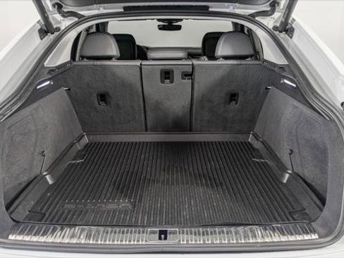 Used 2022 Audi e-tron Premium Plus w/ Premium Plus Package image 18