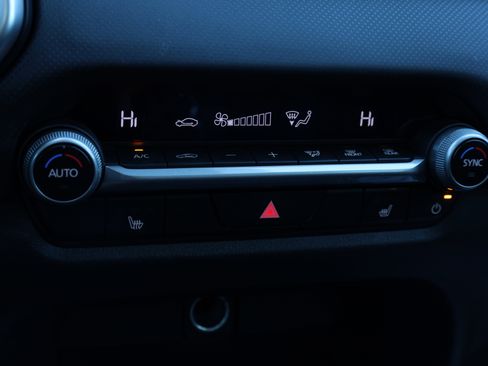 Used 2025 MAZDA CX-50 AWD 2.5 S w/ Premium Package image 12