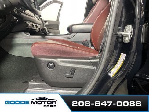 Used 2023 Dodge Durango GT image 11