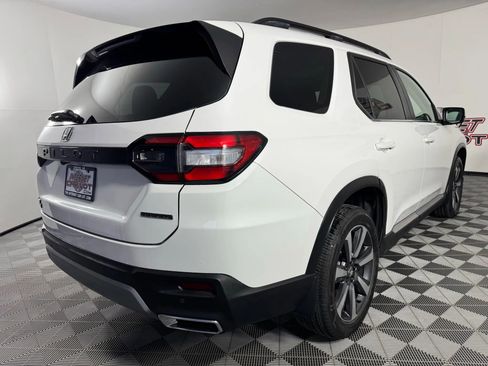 Used 2024 Honda Pilot Touring image 32