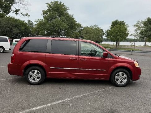 Used 2008 Dodge Grand Caravan SXT w/ Entertainment Group 2 FWD image 6