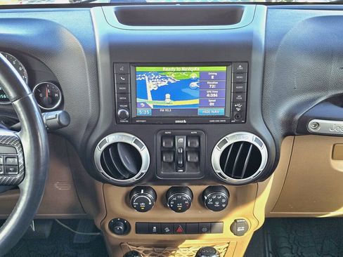 Used 2012 Jeep Wrangler Unlimited Sahara w/ Connectivity Group AWD/4WD image 15