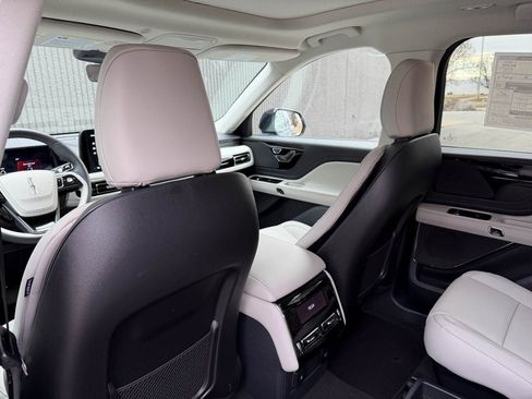 New 2026 Lincoln Aviator AWD image 17