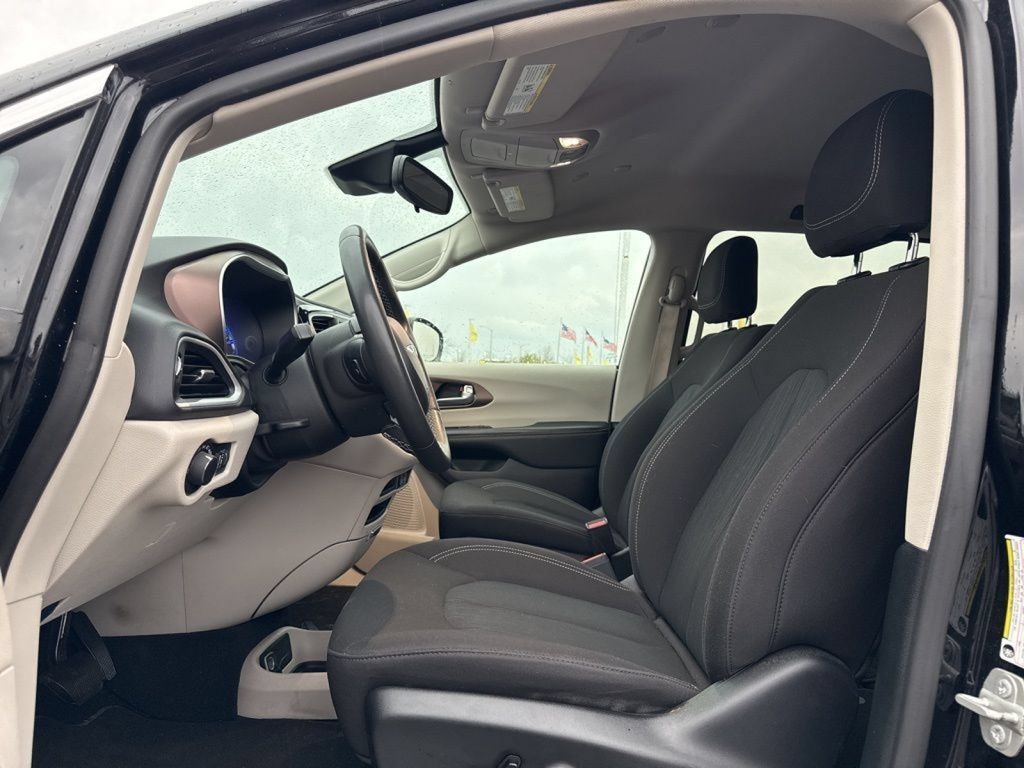 Used 2024 Chrysler Voyager LX FWD image 15