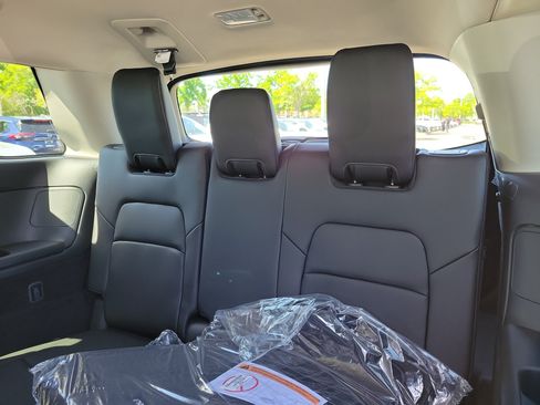 New 2026 Nissan Pathfinder SL FWD image 14