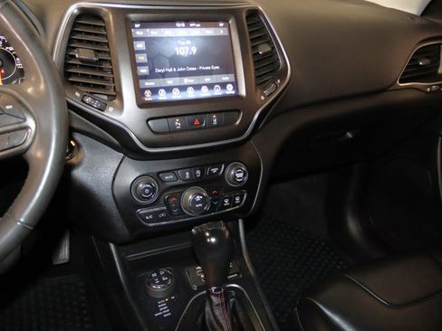 Used 2022 Jeep Cherokee Trailhawk w/ Trailer Tow Group image 41