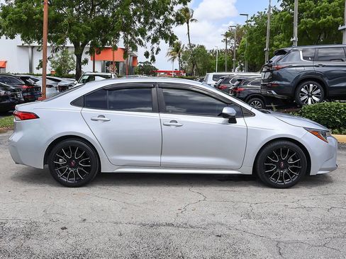 Used 2021 Toyota Corolla LE FWD image 15
