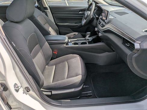 Used 2024 Nissan Altima 2.5 SV FWD image 35