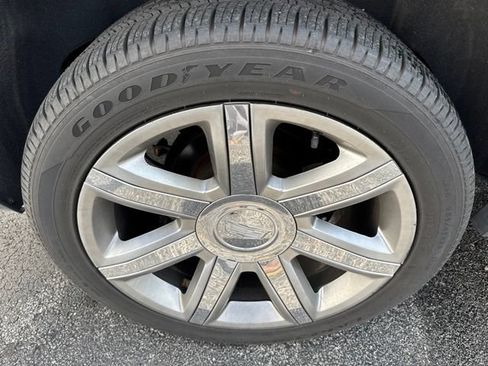 Used 2017 Cadillac Escalade Luxury AWD/4WD image 6