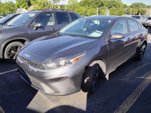 Used 2024 Kia Forte LXS w/ LXS Technology Package FWD image 3