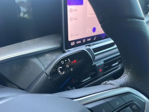 Used 2025 Volkswagen Tiguan SE R-Line image 14