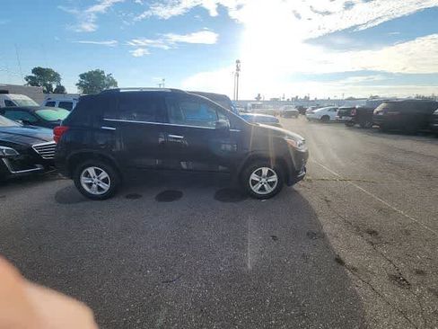 Used 2019 Chevrolet Trax LT w/ LT Convenience Package AWD/4WD image 6