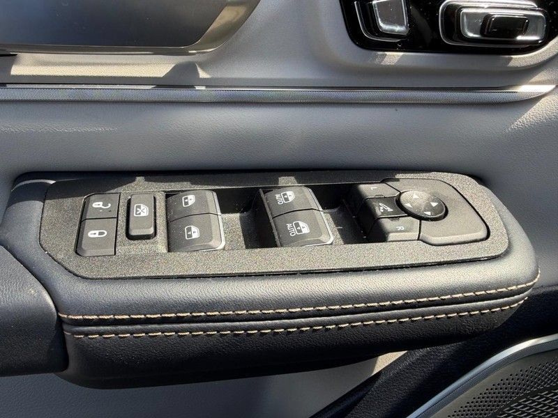 Used 2025 RAM 1500 Tungsten AWD/4WD image 18