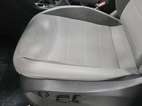 Used 2023 Volkswagen Taos SE FWD image 19
