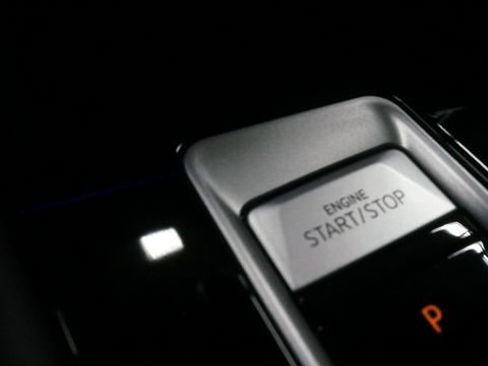 Certified 2025 Volkswagen Atlas Cross Sport SEL Premium R-Line image 29