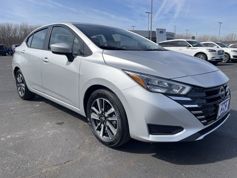 Used 2025 Nissan Versa SV image 7